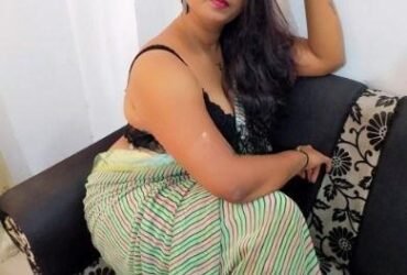 DIVORCEE BENGALI HOUSEWIFE GIVE YOU SPECIAL LOVE IN BED ROOM